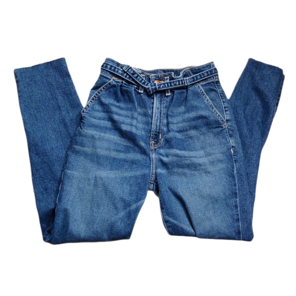 Hollister Ultra HighRise Mom Jeans 23/27